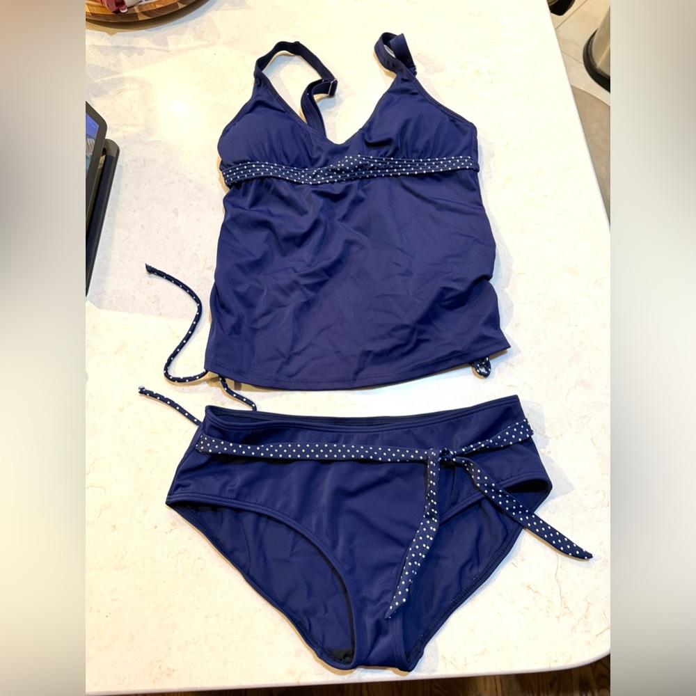 Ladies Venus size 8 navy tankini swimsuit